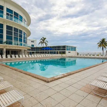 Castle Beach Suites By Vacation Media